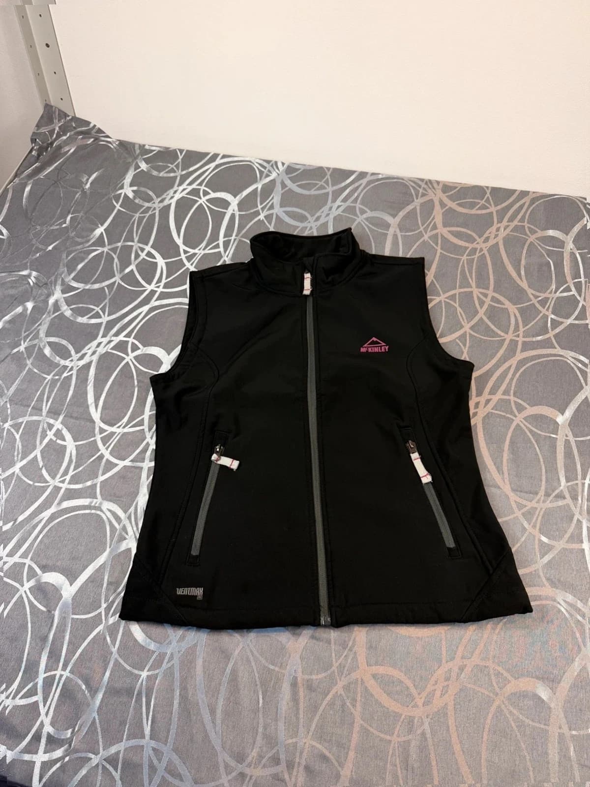 McKinley softshellová vesta, velikost 38 — second hand, velmi dobrý