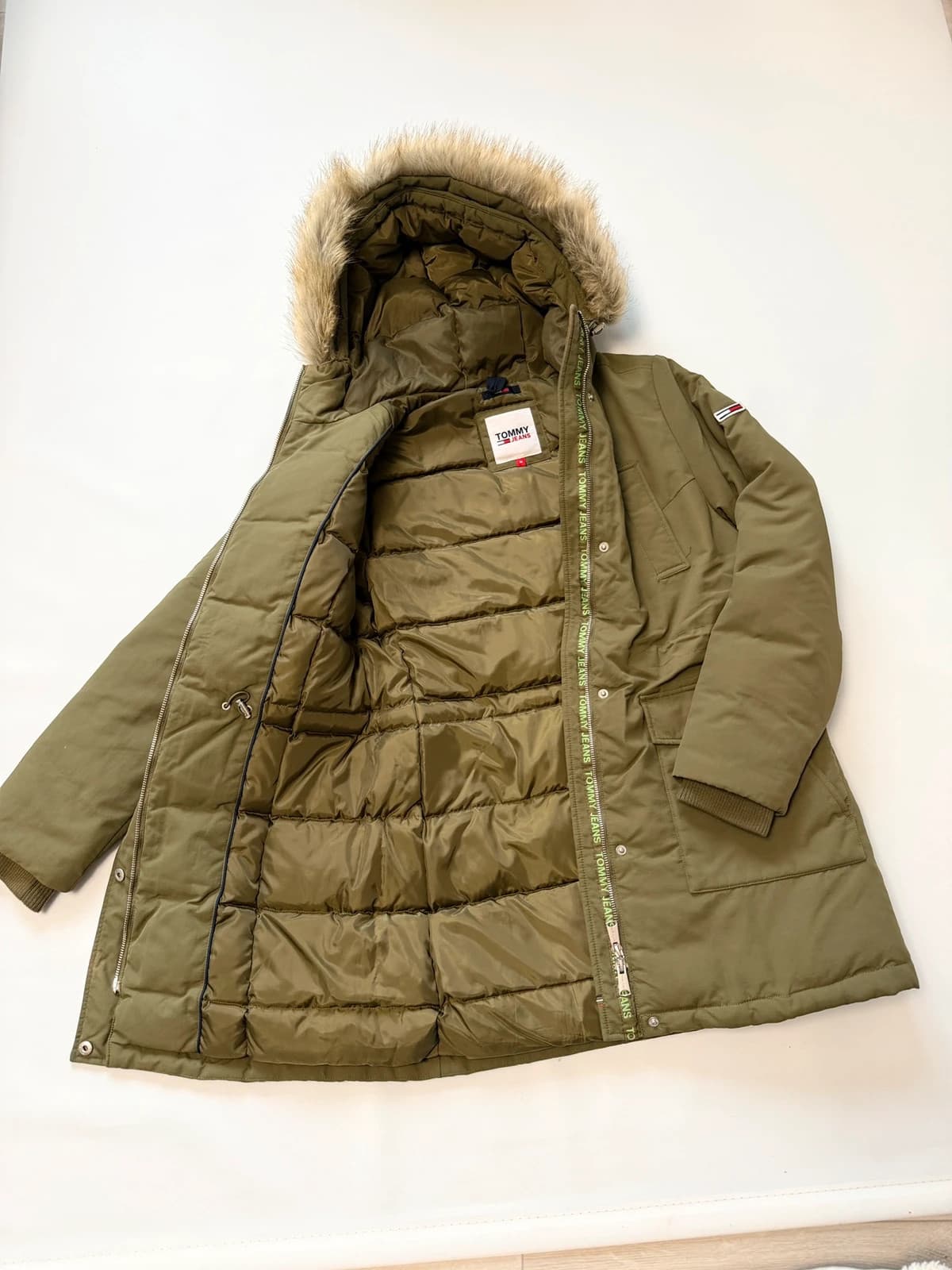 Tommy Hilfiger kabát / parka péřový, velikost M — second hand, velmi dobrý