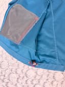 McKinley softshellová bunda, velikost L — second hand, velmi dobrý — detail 7
