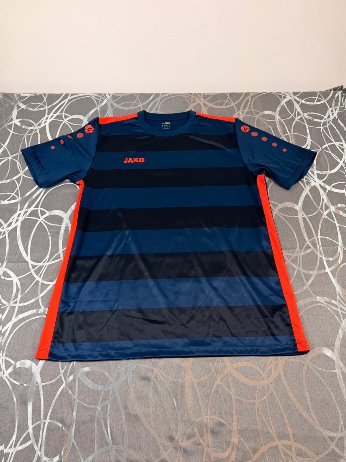 Jako triko, velikost XL — second hand, velmi dobrý