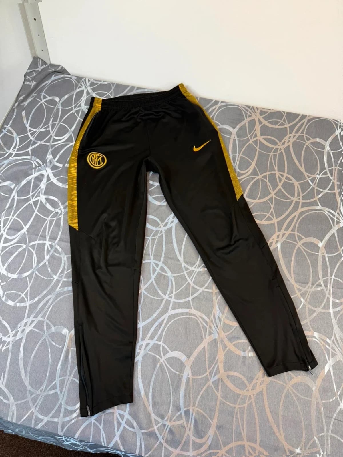 Nike tepláky, velikost M — second hand, dobrý