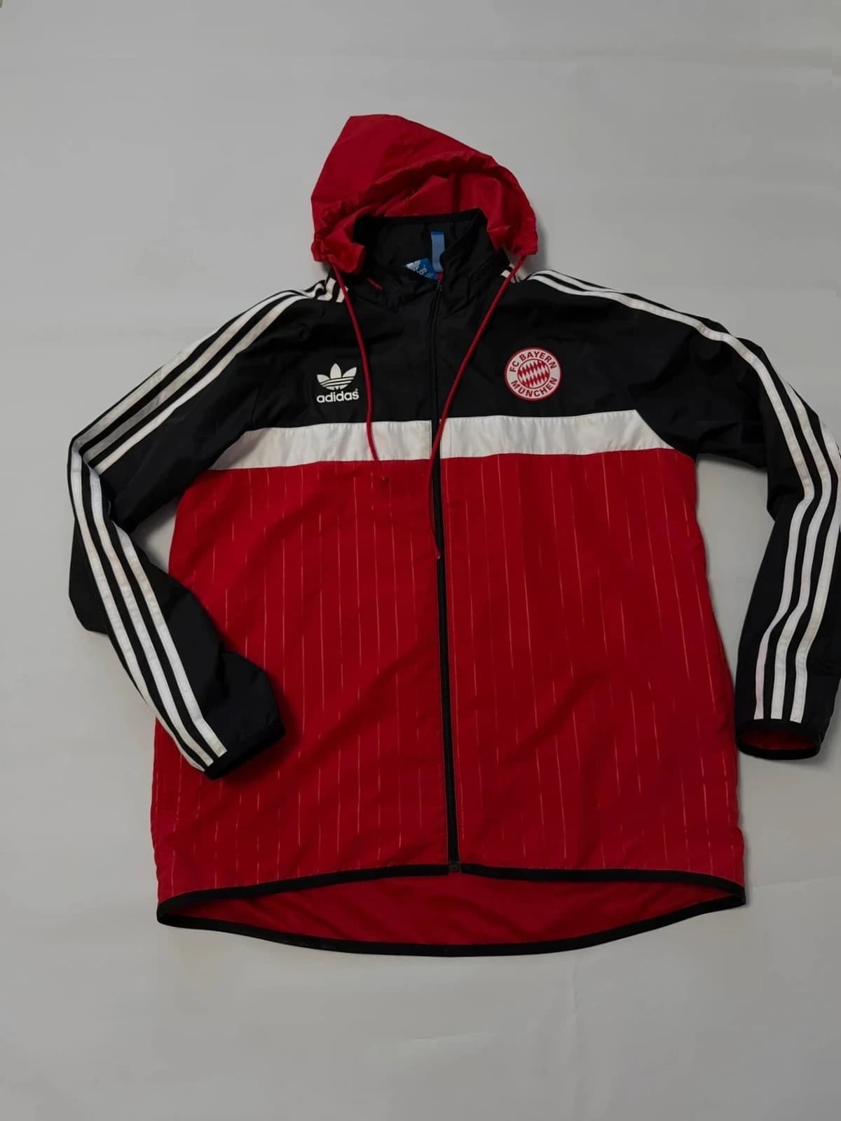 FC Bayern München bunda, velikost L — second hand, velmi dobrý
