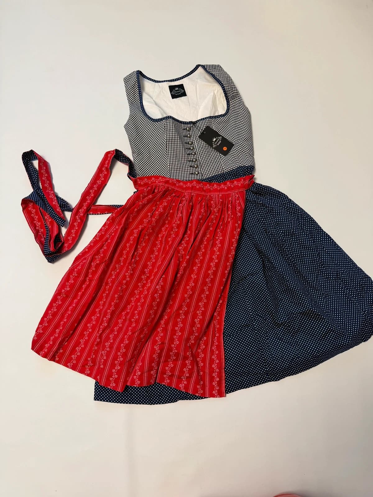 Kojooin bavorské šaty / dirndl / kroj, velikost 36 — second hand, nové s visačkou