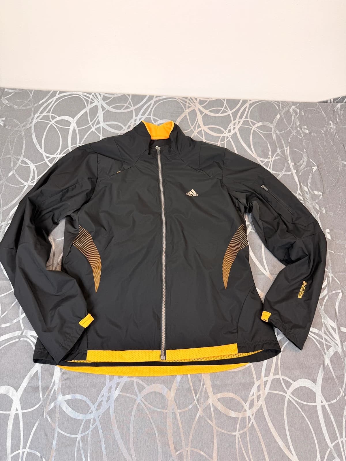 Adidas bunda, velikost L — second hand, velmi dobrý