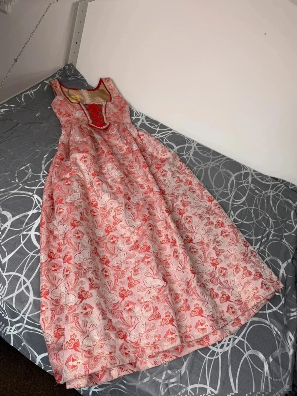 Bicherer Trachten bavorské šaty / dirndl / kroj, velikost XS — second hand, velmi dobrý