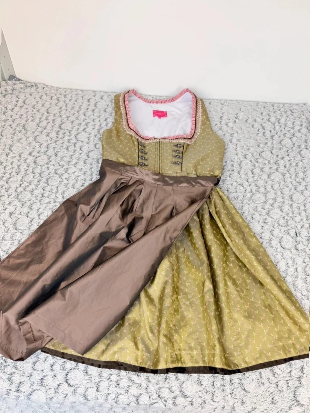 Krüger Madl Krüger bavorské šaty / dirndl / kroj, velikost 44 — second hand, velmi dobrý