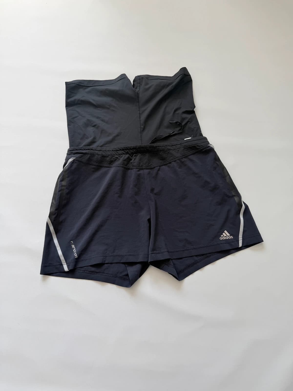 Kraťasy Adidas, velikost 40 — second hand, velmi dobrý