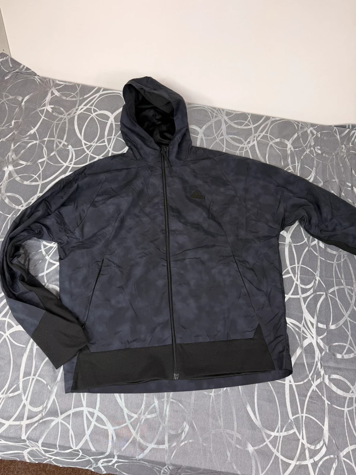 Adidas bunda, velikost M — second hand, velmi dobrý