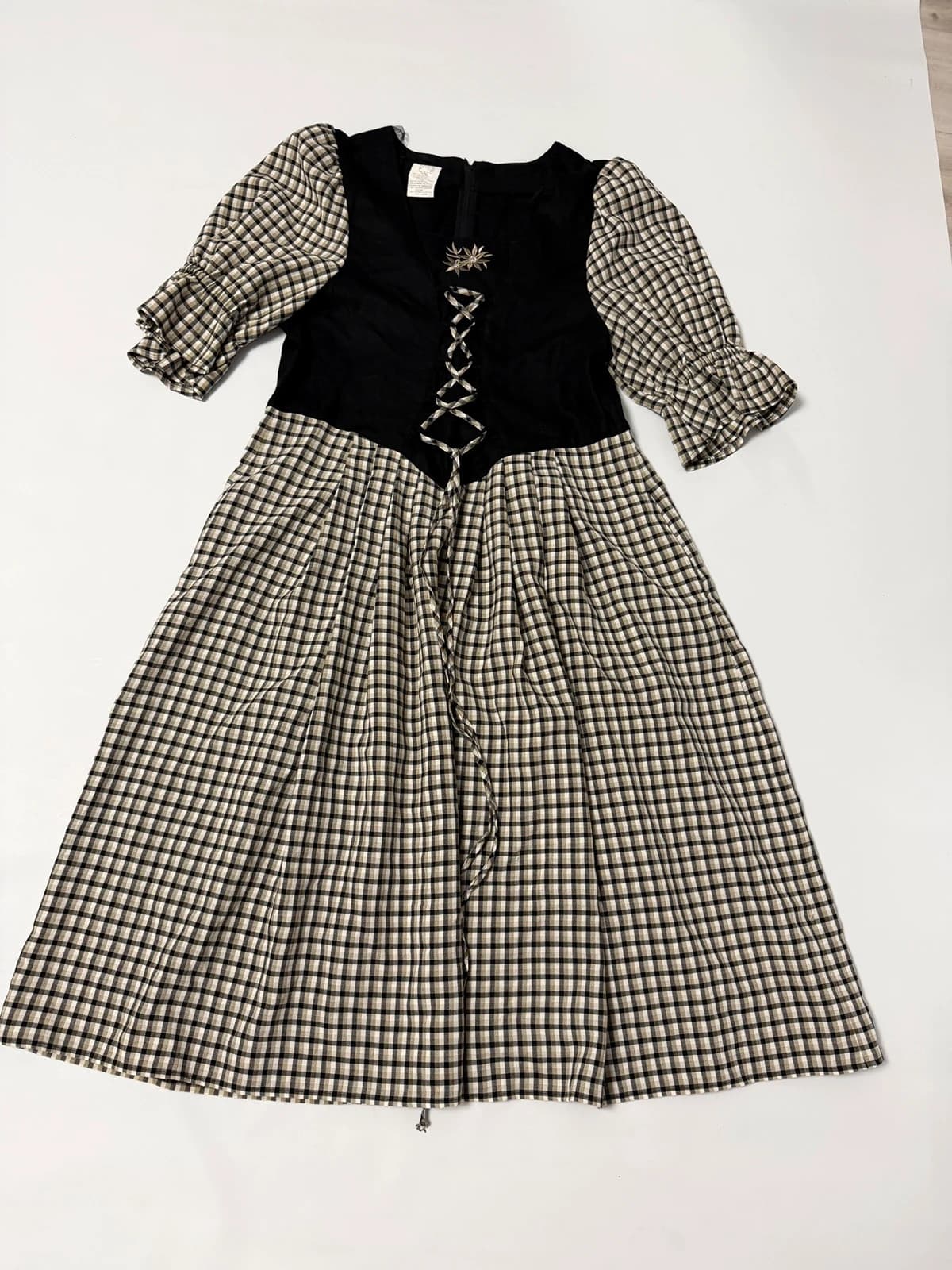 Bez značky Bavorské šaty  / Dirndl / kroj, velikost 50 — second hand, velmi dobrý