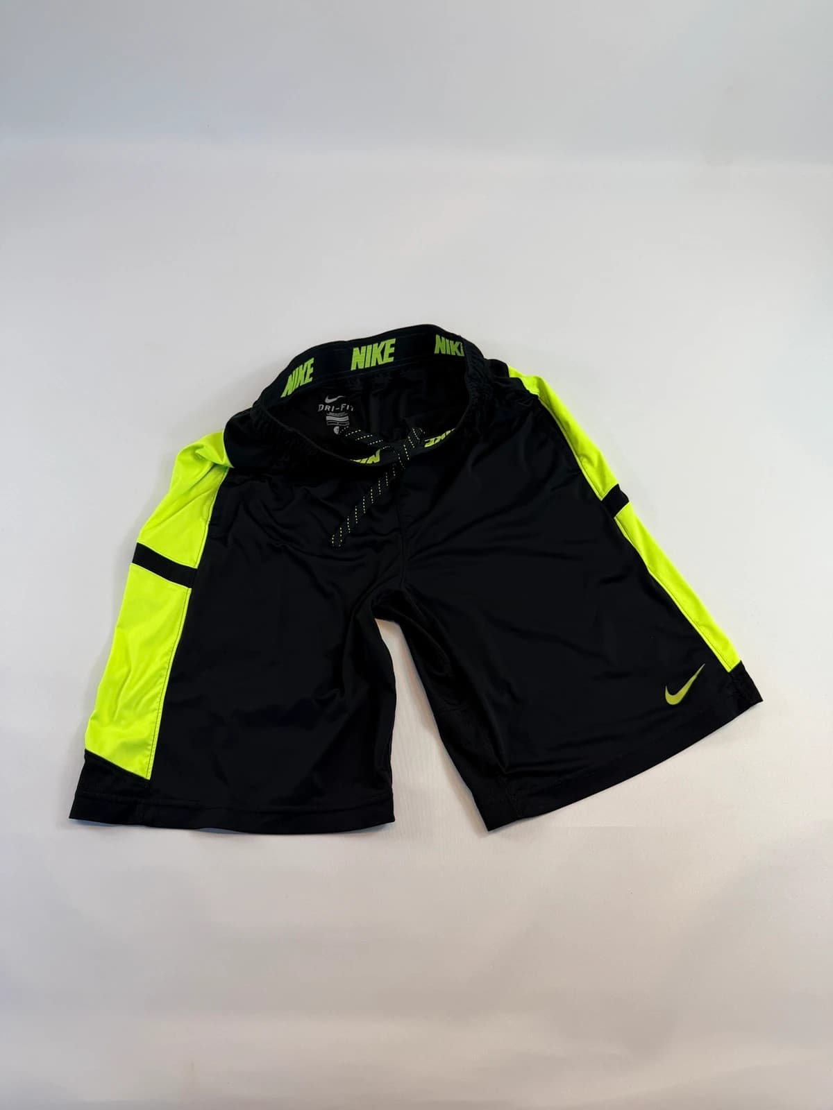 Kraťasy Nike dri-fit, velikost S — second hand, velmi dobrý