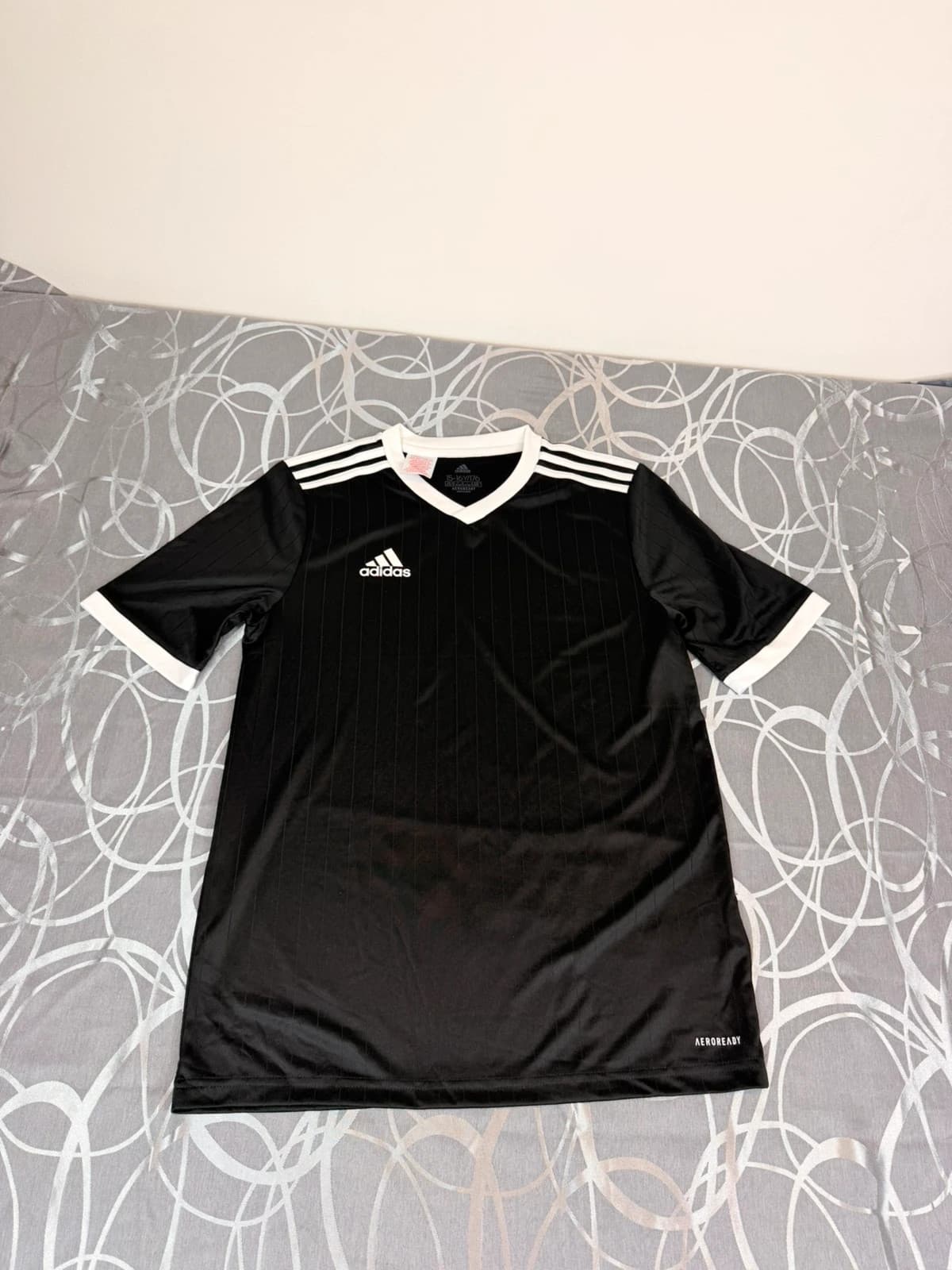 Adidas triko, velikost 176 — second hand, velmi dobrý