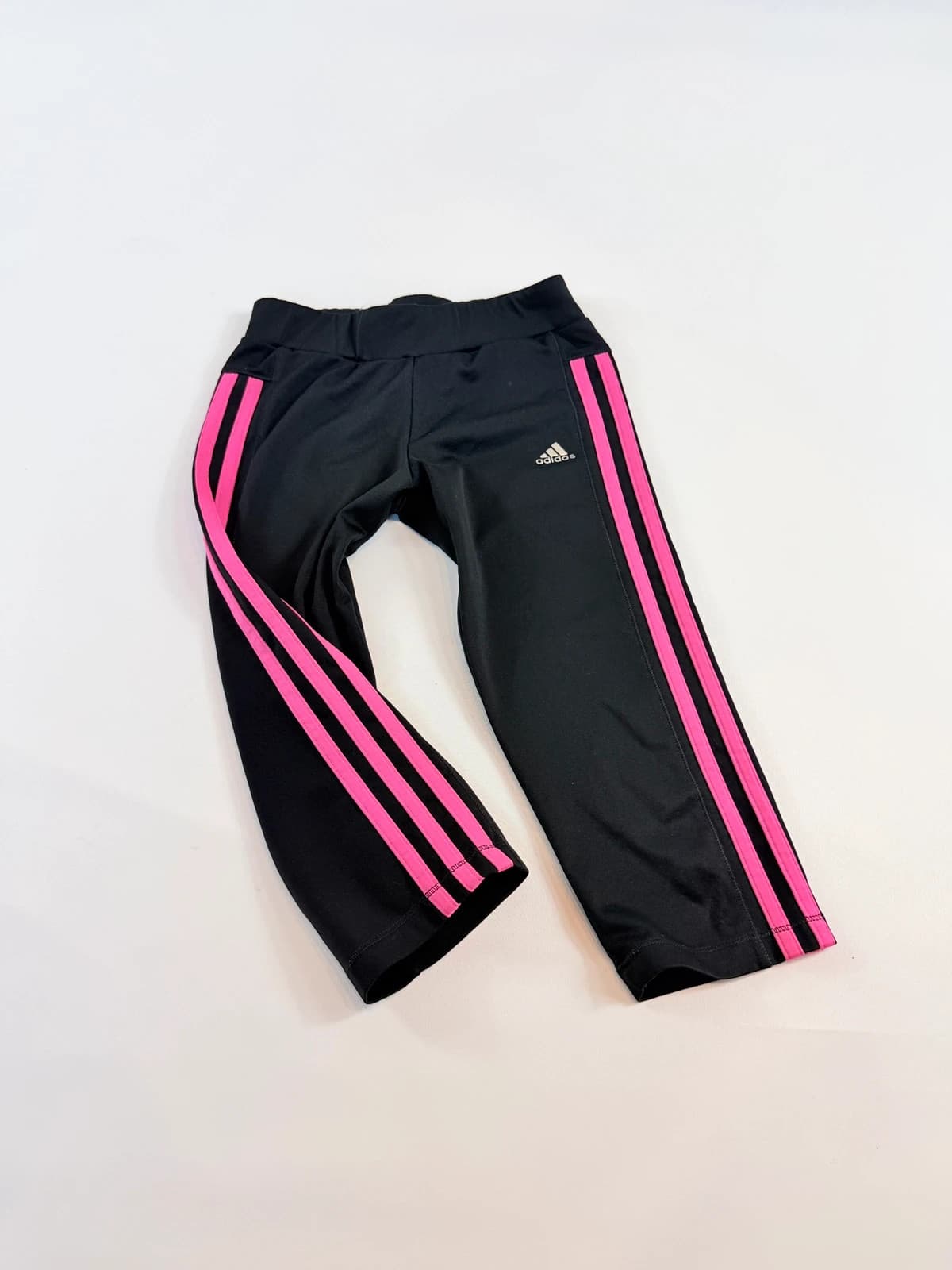 Adidas kraťasy, velikost 140 — second hand, velmi dobrý