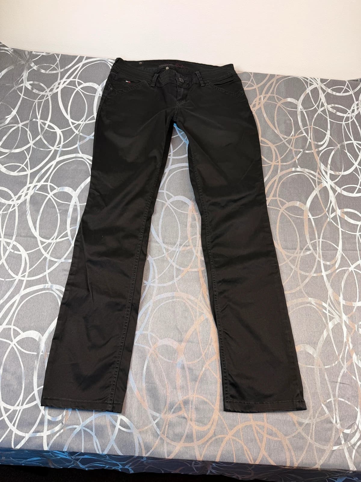 Tommy Hilfiger kalhoty, velikost 38 — second hand, velmi dobrý