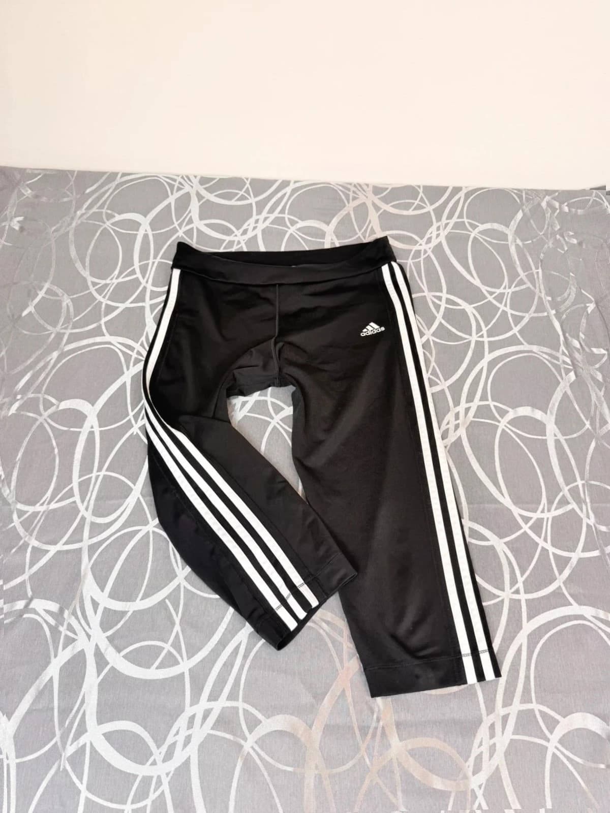 Adidas kraťasy, velikost 176 — second hand, velmi dobrý