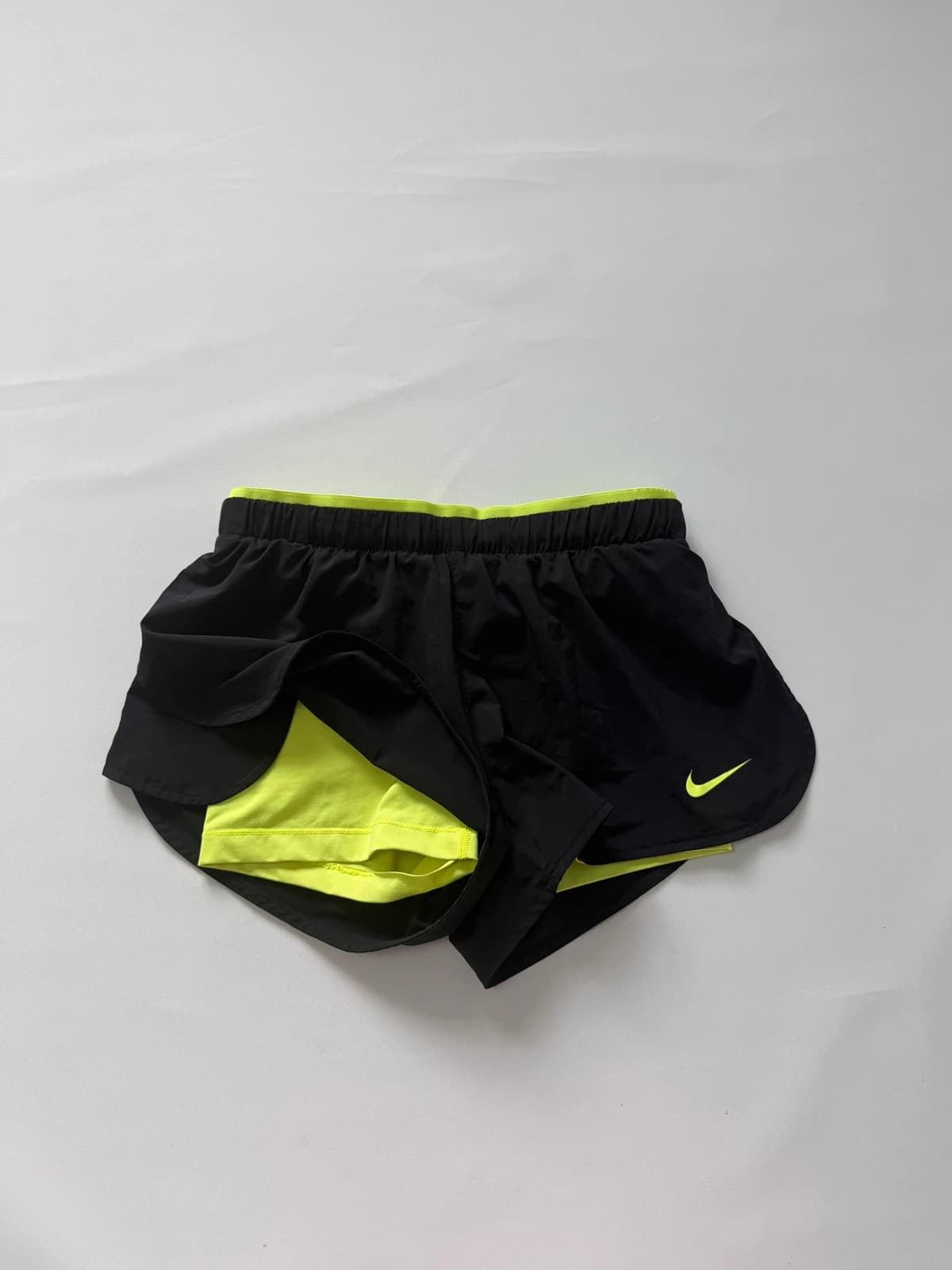Nike kraťasy, velikost S — second hand, dobrý
