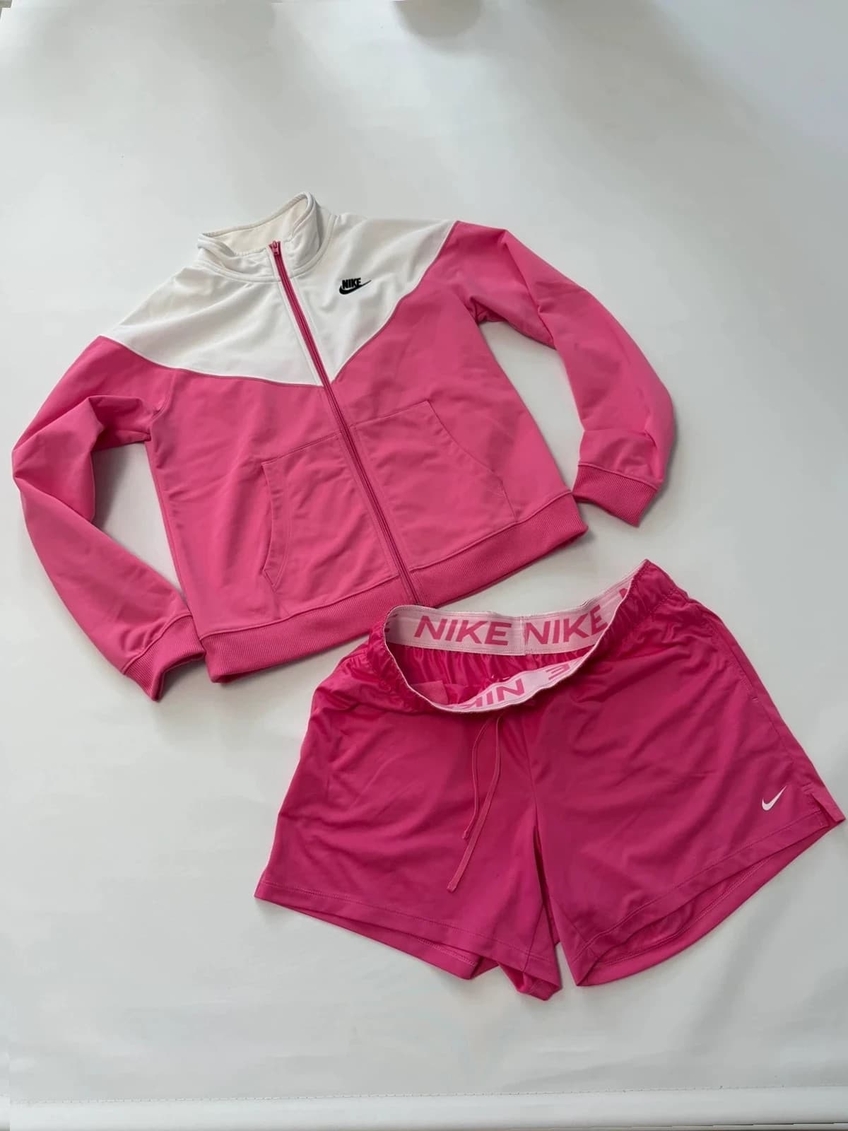 mikina Nike a kraťasy Nike, velikost L — second hand, velmi dobrý
