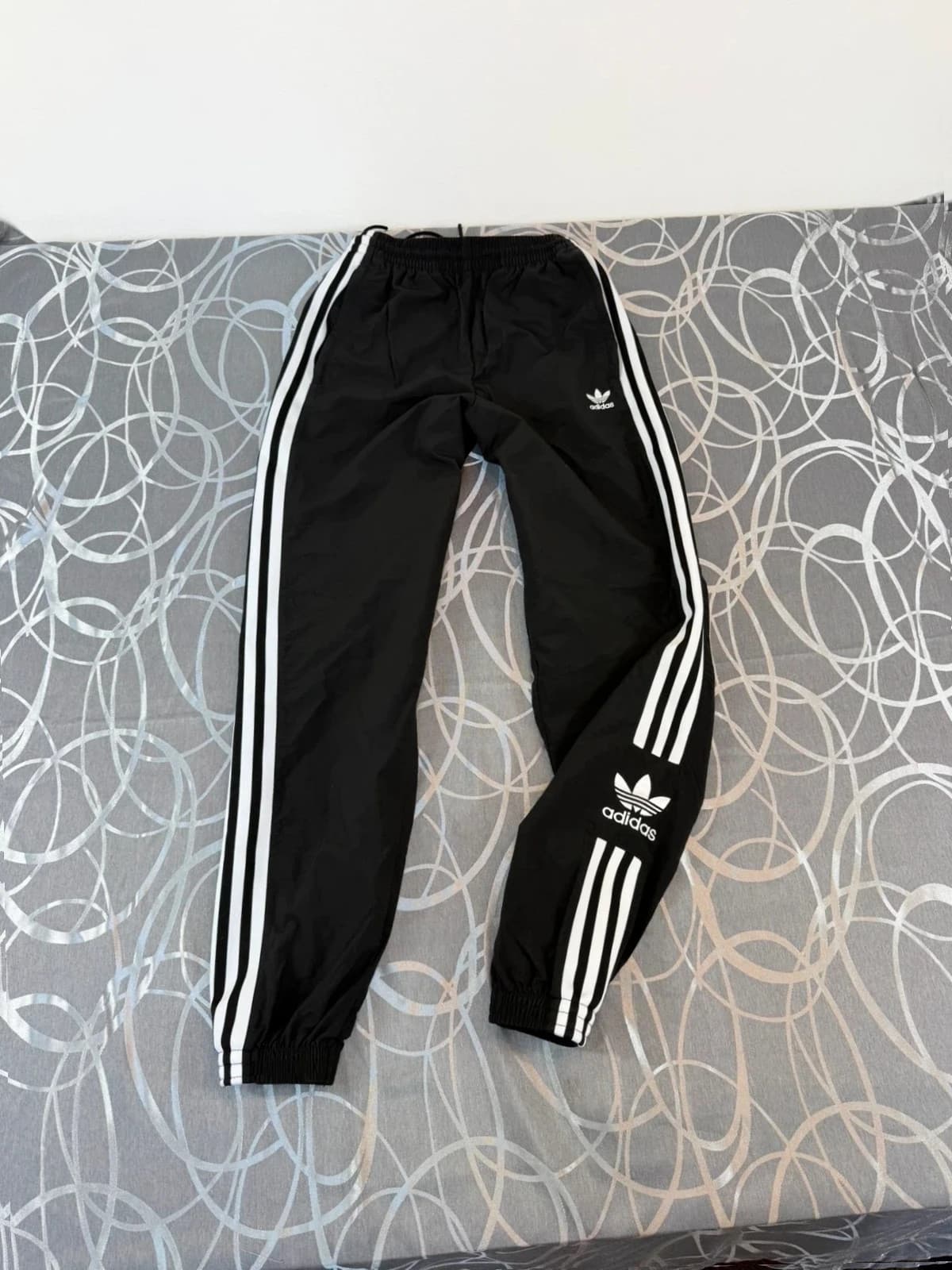 Sportovní kalhoty Adidas, velikost S — second hand, velmi dobrý