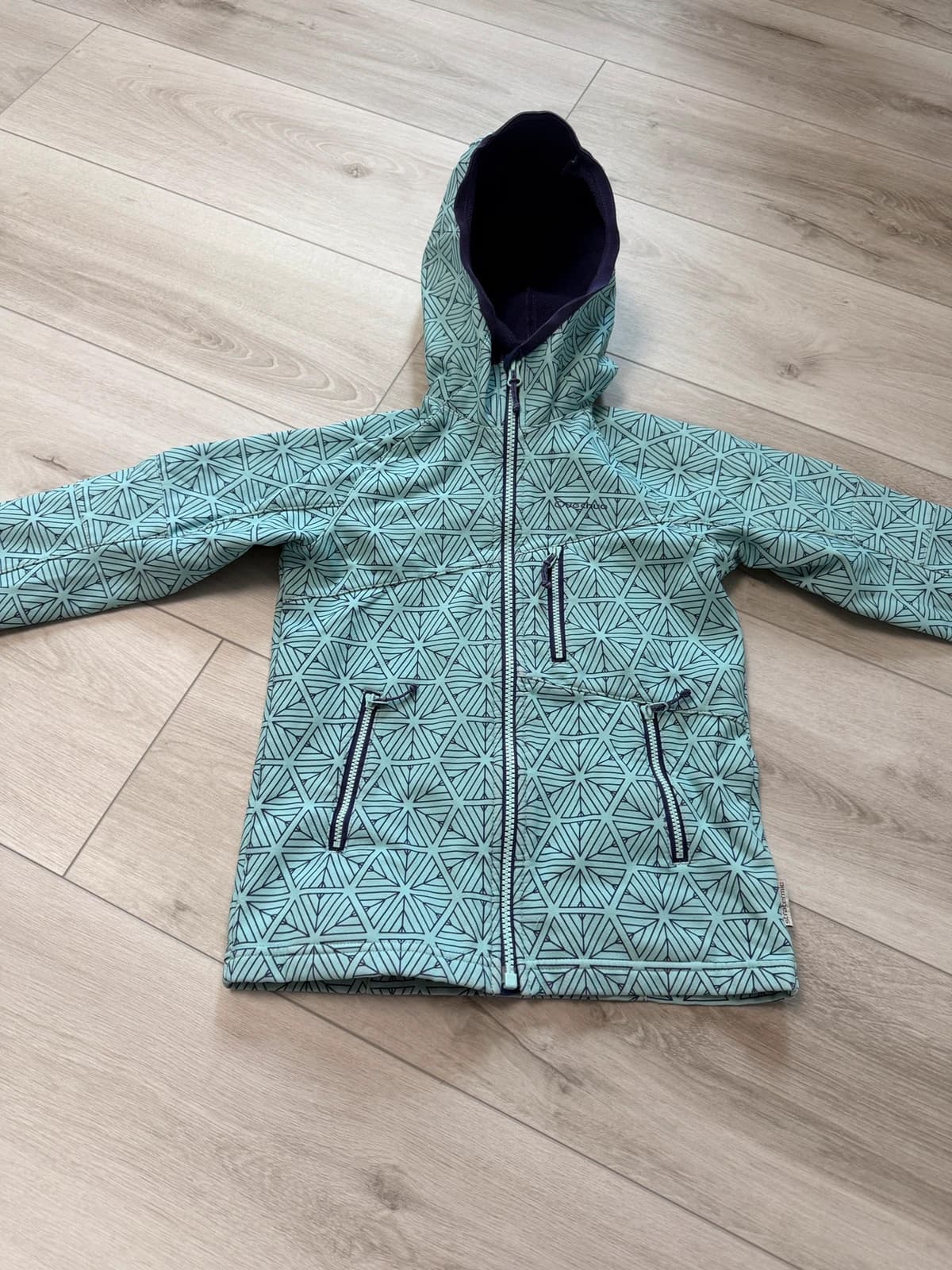Quechua softshellová bunda, velikost 104 — second hand, dobrý